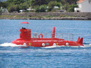 Piros tengeralattjáró Krk városban